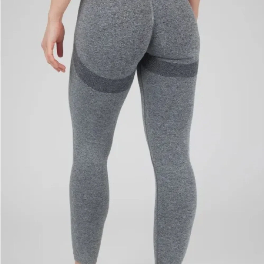 Bootyful Seamless Core Lift Ankle Legging - Picture 4 of 7
